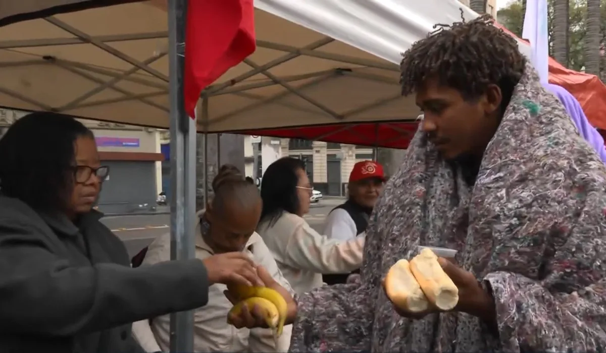 Grito dos Excluídos reúne movimentos e distribui alimentos no Centro de São Paulo