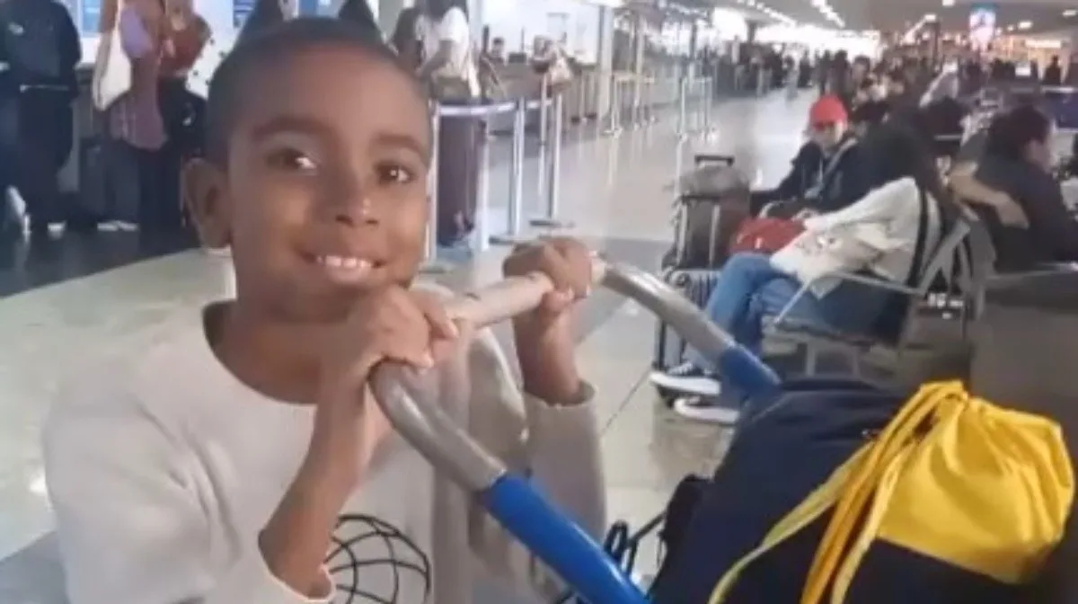 Alvinho deixa abrigo e volta à escola em Cabo Frio após receber R$ 203 mil