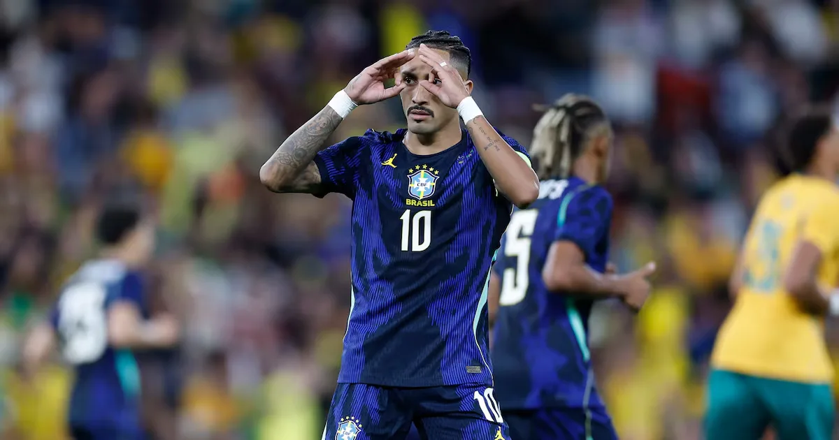 Raphinha marca pela seleção e chega a 23 pênaltis cobrados na carreira