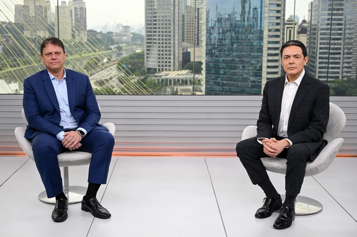 Tarcísio diz que caso Master não deve afetar campanha e anuncia revisão na ViaMobilidade