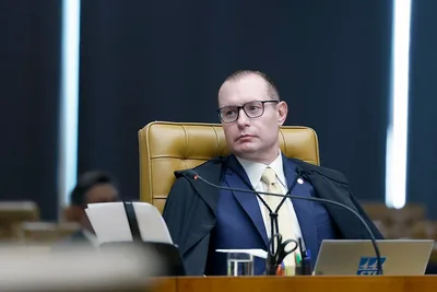 Zanin ordena que PF entregue ao STF cópia do celular de Daniel Vorcaro